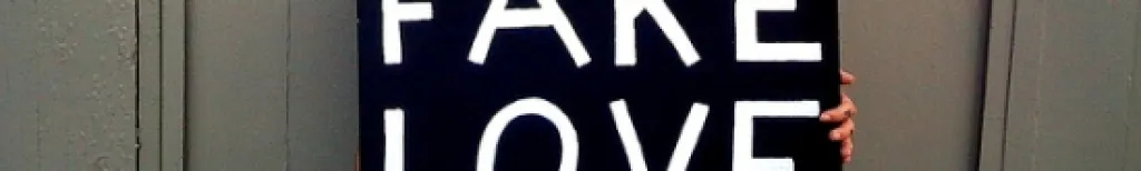 Rote Karte für Fake-Profile!